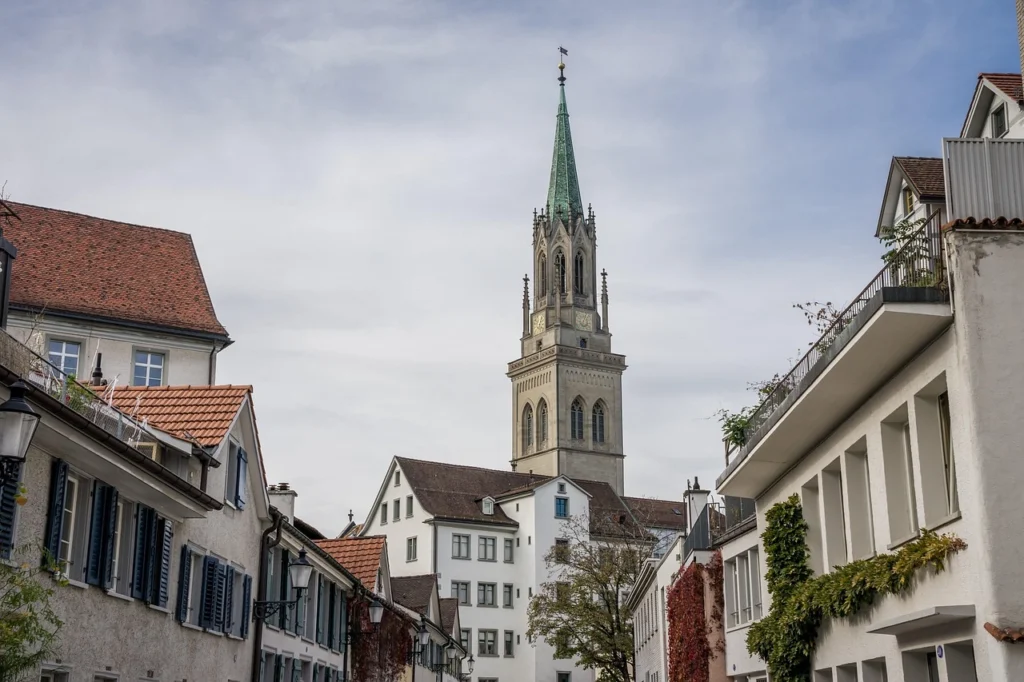 Infographic listing the top recruitment agencies in Switzerland for 2025